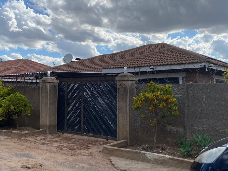 3 Bedroom House in Mainway Meadows for Sale 