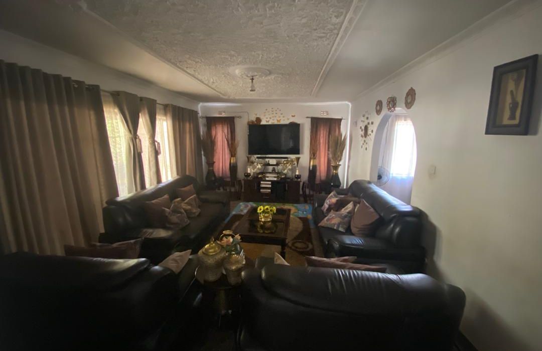 3 Bedroom House in Mainway Meadows for Sale 