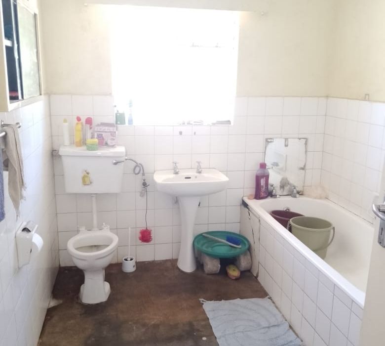 3 Bedroom House in Waterfalls for Sale 