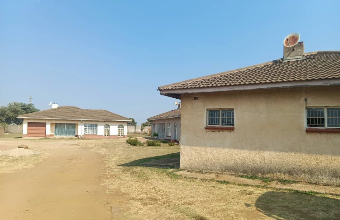 3 Bedroom Unit in a Complex in Westgate 