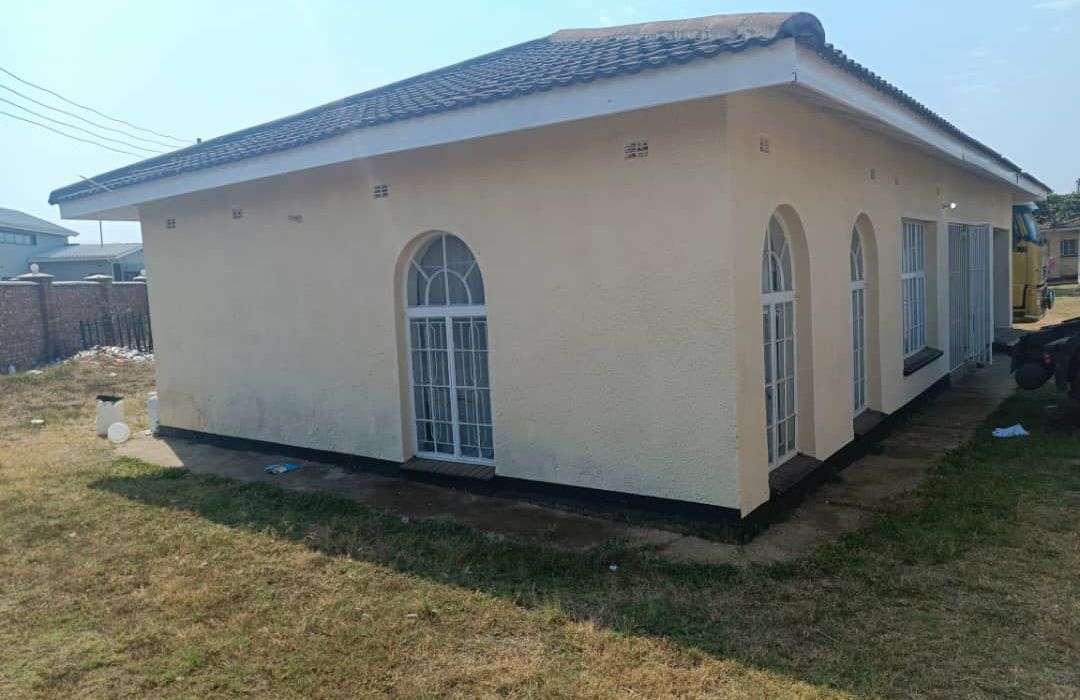 3 Bedroom Unit in a Complex in Westgate 