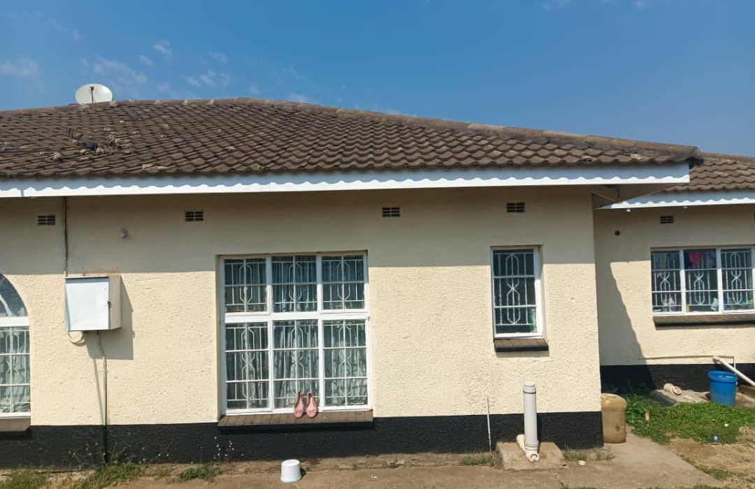 3 Bedroom Unit in a Complex in Westgate 