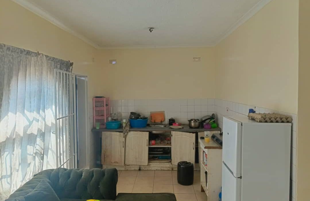 3 Bedroom Unit in a Complex in Westgate 