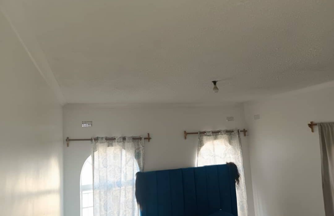 3 Bedroom Unit in a Complex in Westgate 