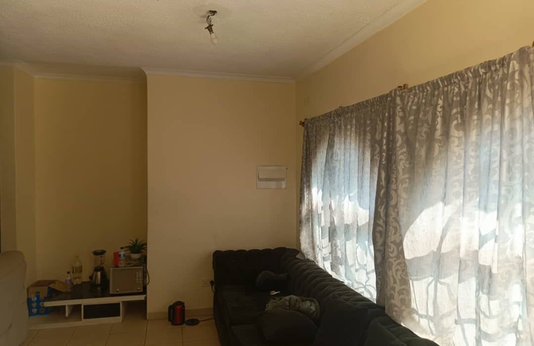 3 Bedroom Unit in a Complex in Westgate 