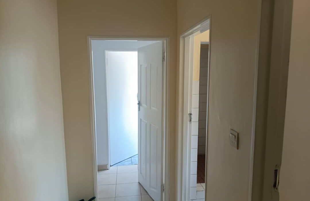 3 Bedroom Unit in a Complex in Westgate 