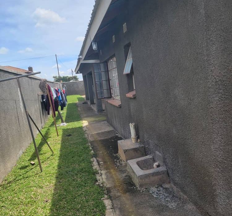 3 beds for sale in Zimre Park 85K
