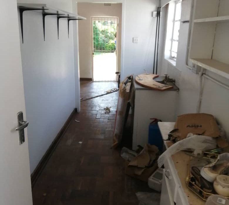 3 Office backyard Property to Let along Fife Avenue 
