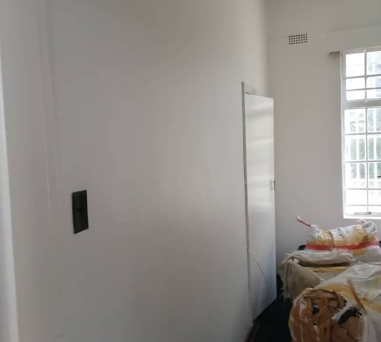3 Office backyard Property to Let along Fife Avenue 