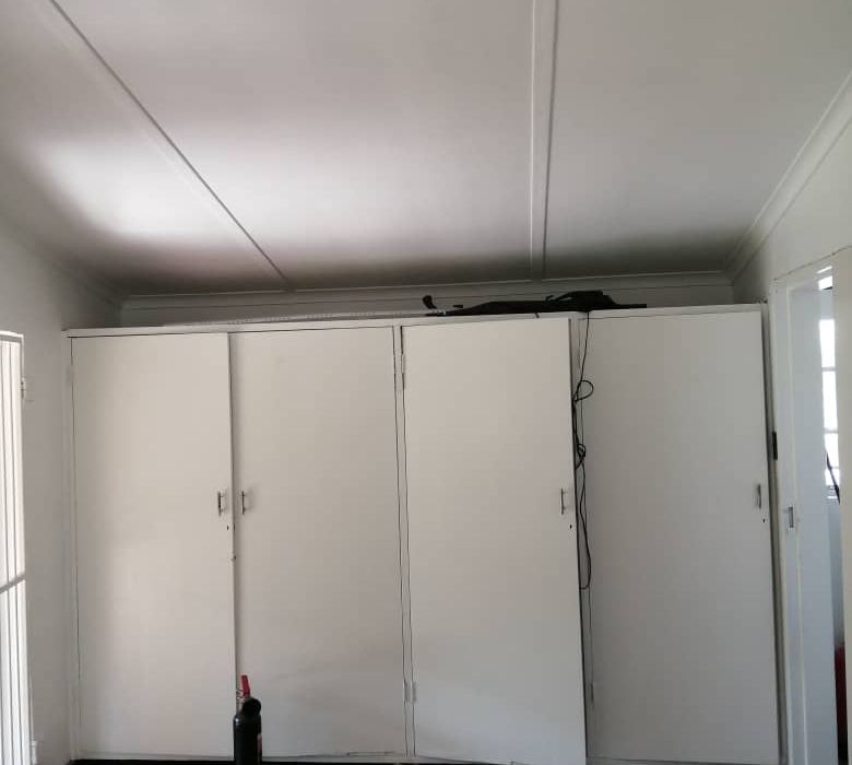 3 Office backyard Property to Let along Fife Avenue 