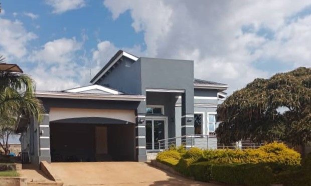 4 bed house for sale in Charlotte Brooke