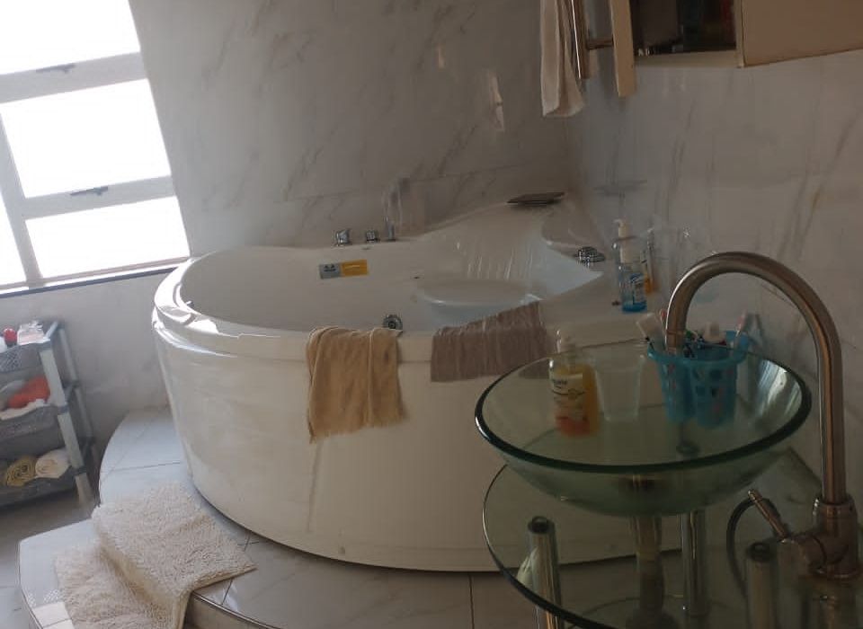 4 bed house for sale in Charlotte Brooke