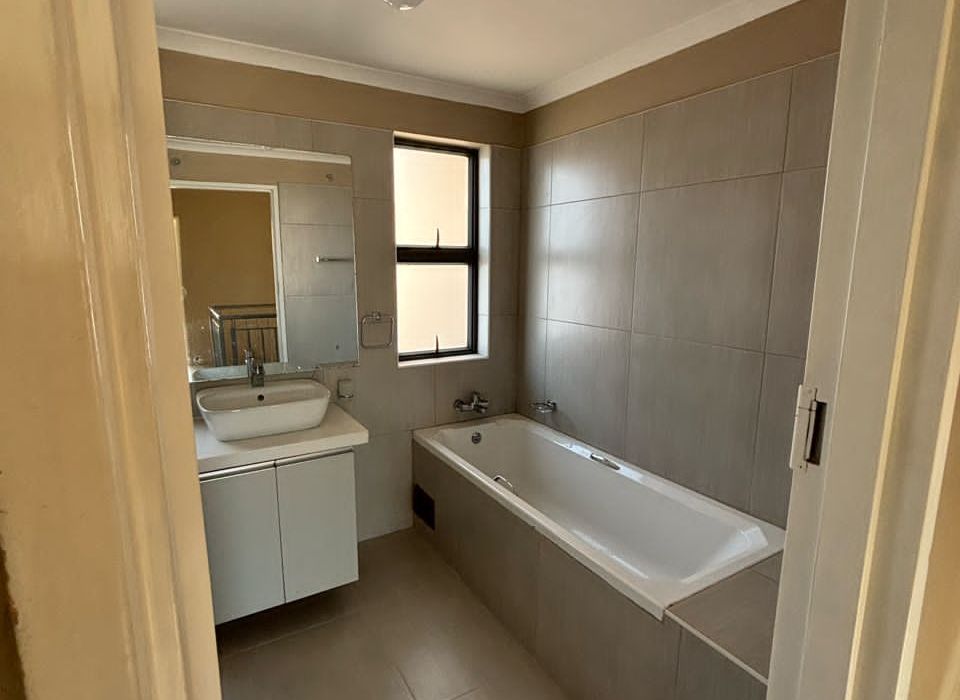 4 Bedroom Apartment to Rent in Vainona 