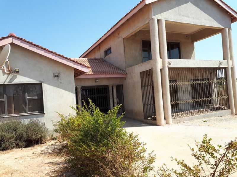 4 Bedroom Double Storey House in Crowhill for Sale 