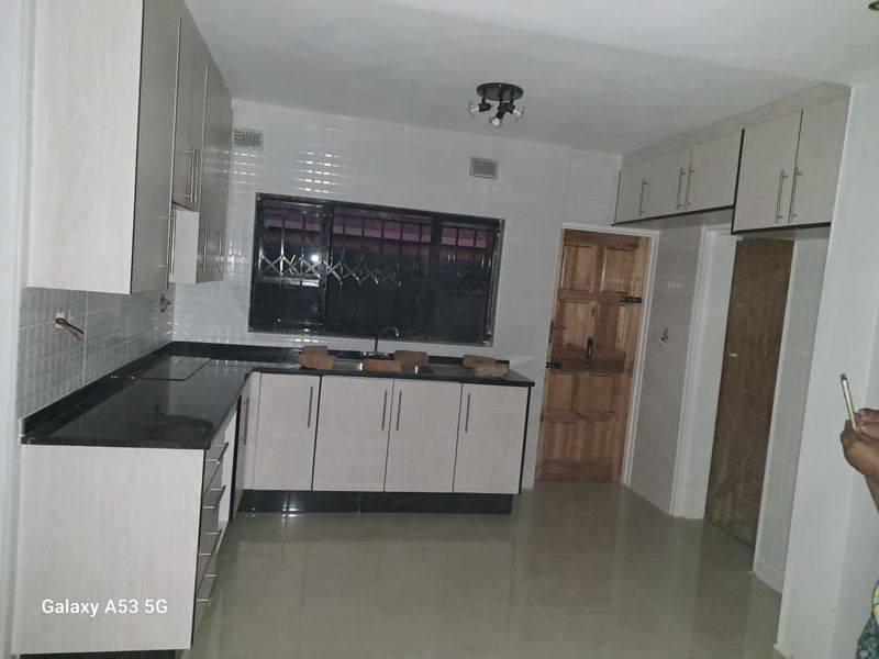 4 Bedroom House for Rent in Dzivarasekwa Ext