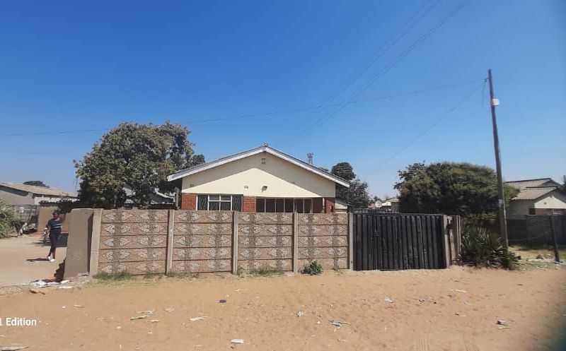 4 Bedroom House For Rent/Sale in Unit P Chitungwiza