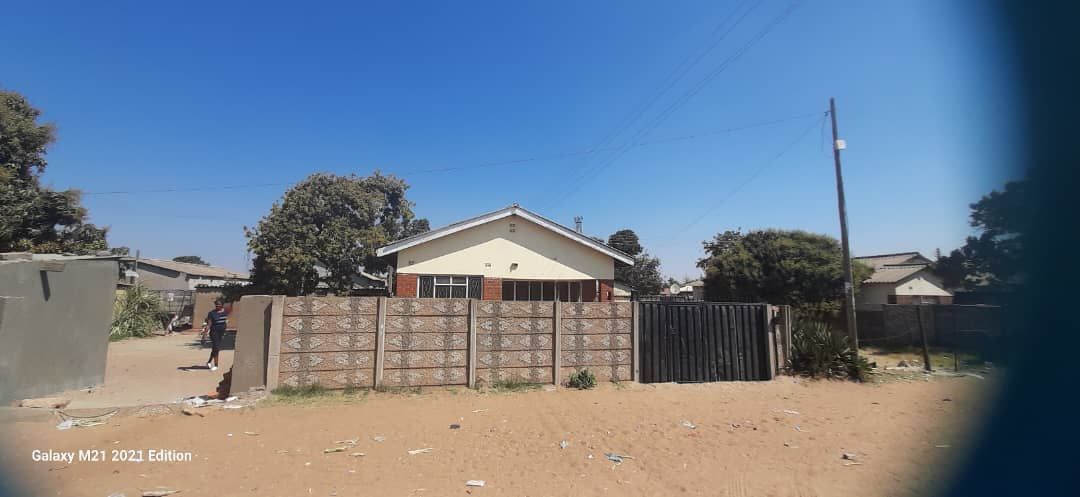 4 Bedroom House For Rent/Sale in Unit P Chitungwiza