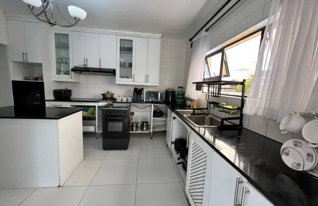 4 Bedroom House For Sale in Arlington 