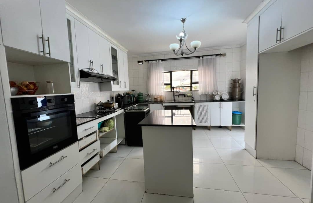 4 Bedroom House For Sale in Arlington 