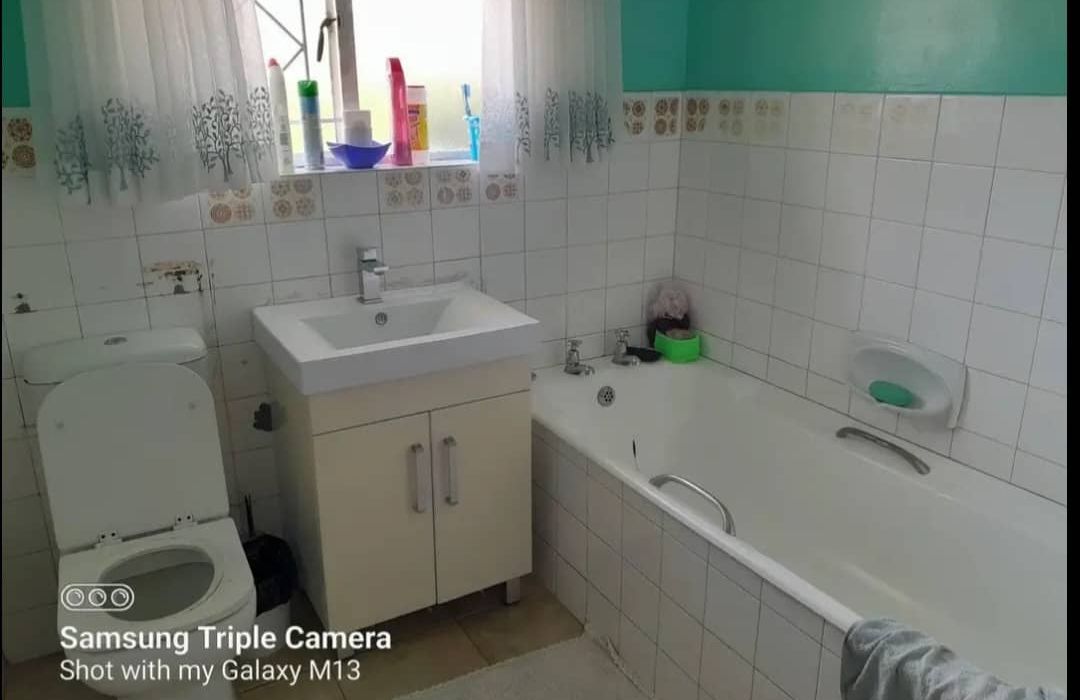 4 Bedroom House for Sale in Avondale Lomagundi Road Frontage