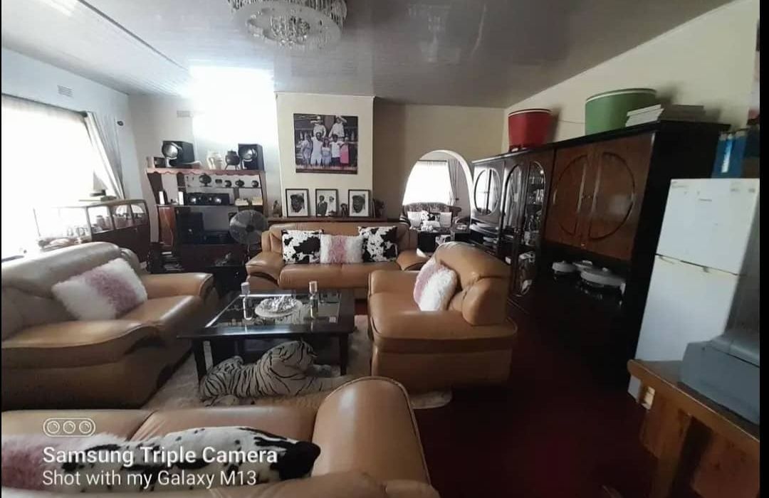 4 Bedroom House for Sale in Avondale Lomagundi Road Frontage