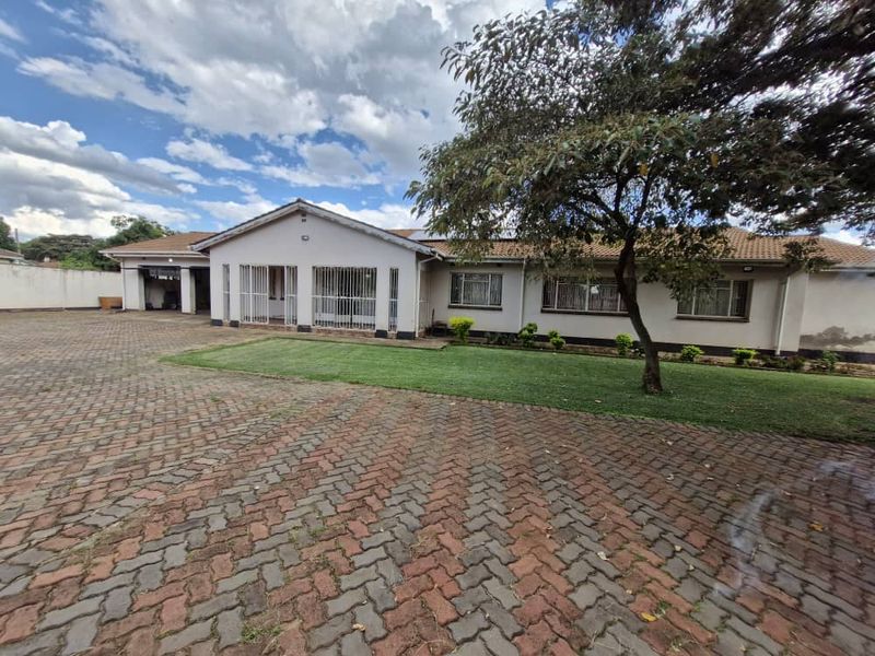 4 Bedroom House for sale in Belvedere 