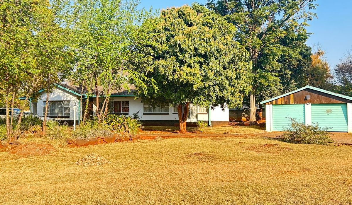 4 Bedroom House for Sale in Borrowdale 