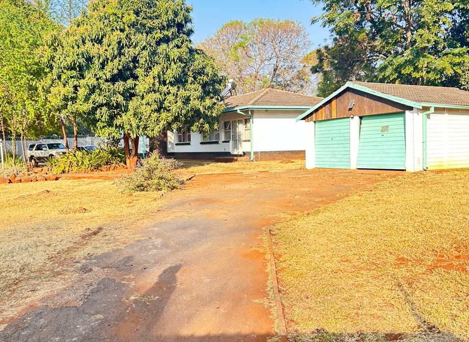 4 Bedroom House for Sale in Borrowdale 