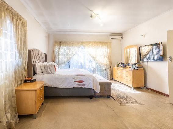 4 Bedroom House for Sale in Borrowdale Brooke 