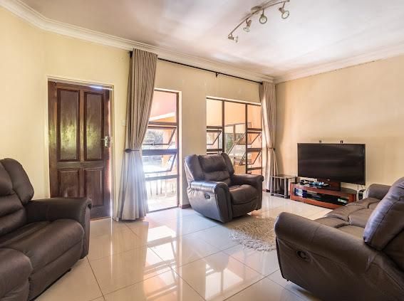 4 Bedroom House for Sale in Borrowdale Brooke 