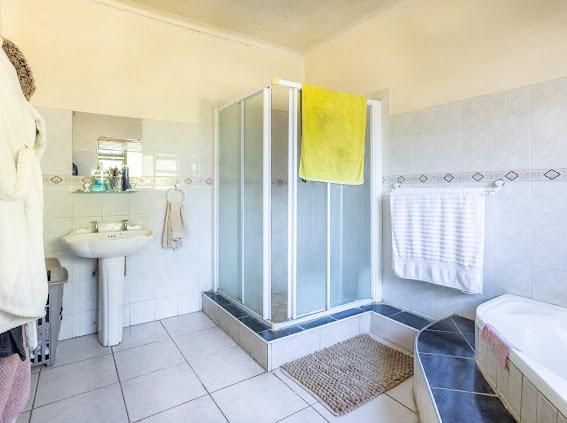 4 Bedroom House for Sale in Borrowdale Brooke 