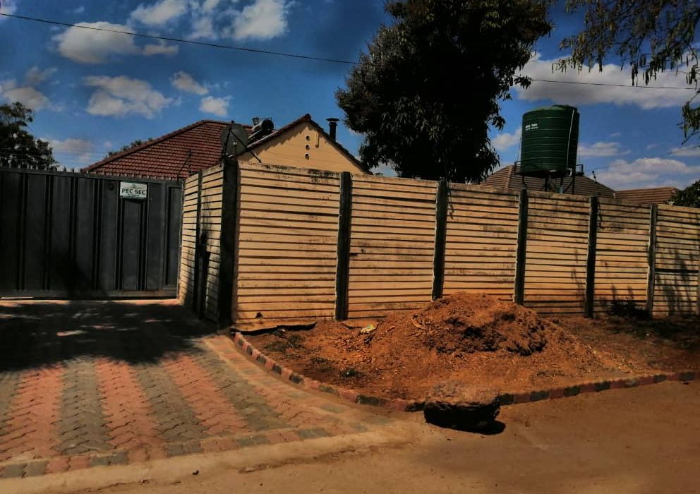 4 Bedroom House for Sale in Braeside 