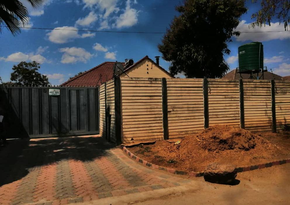 4 Bedroom House for Sale in Braeside 