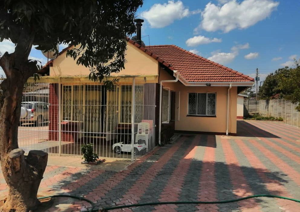 4 Bedroom House for Sale in Braeside 