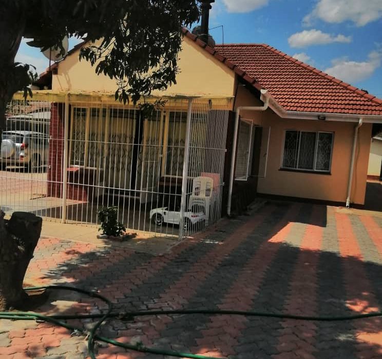 4 Bedroom House for Sale in Braeside 