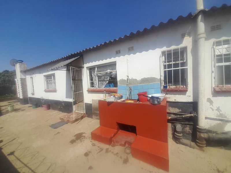 4 Bedroom House for Sale in Budiriro 1