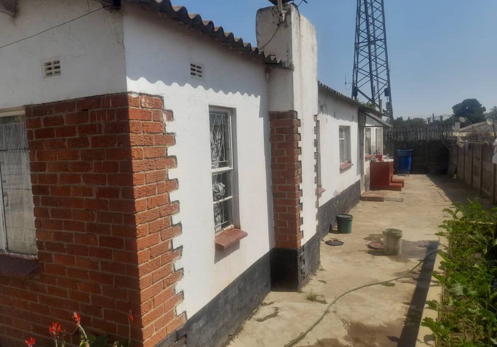 4 Bedroom House for Sale in Budiriro 1