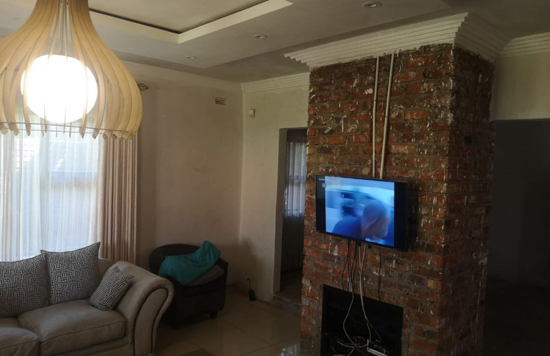 4 Bedroom House for Sale in Fairveiw 