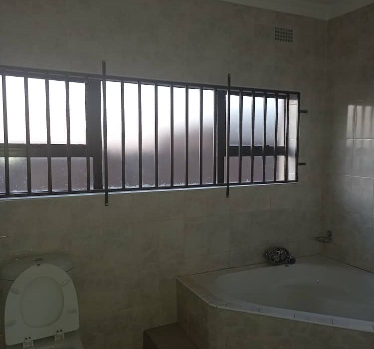 4 Bedroom House for Sale in Fairview, Westgate 