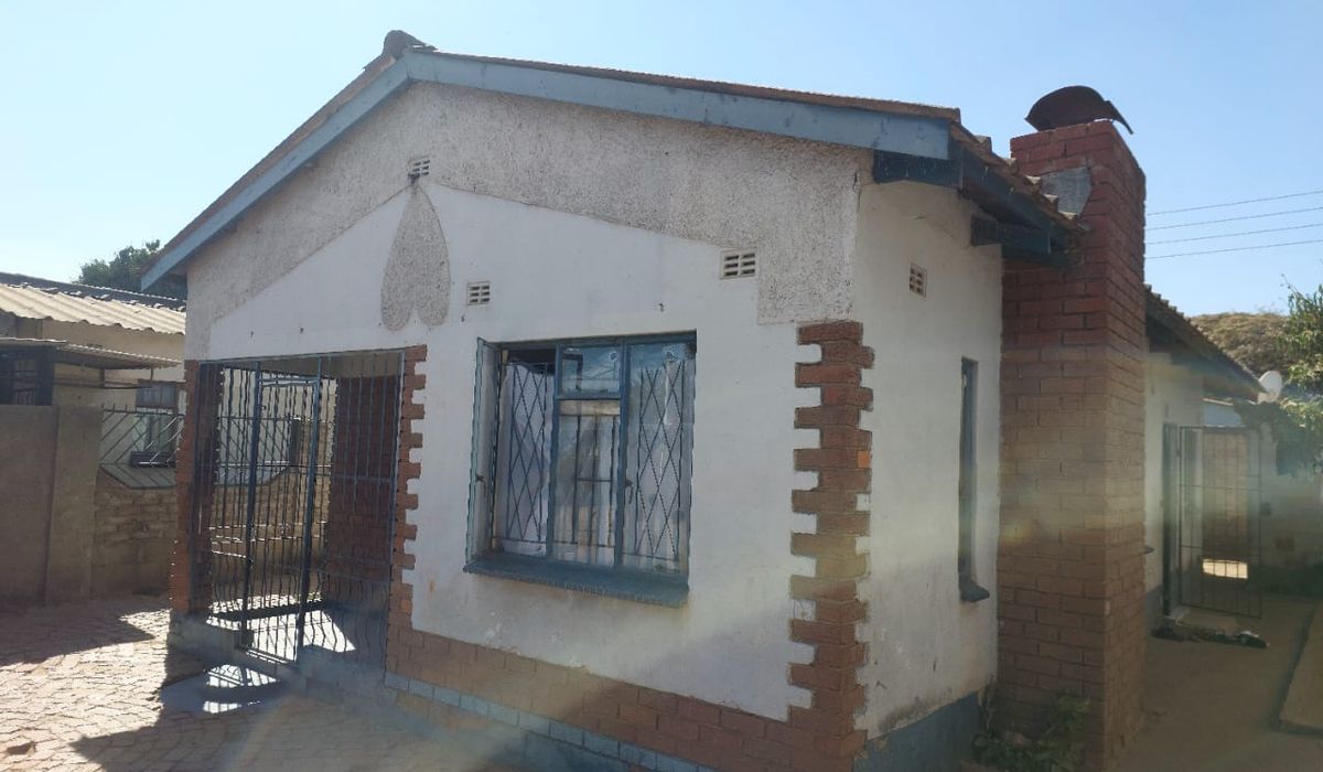 4 Bedroom House for Sale in Glen View 1 