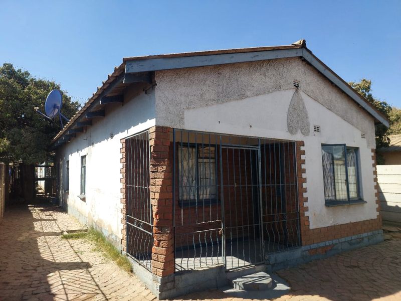 4 Bedroom House for Sale in Glen View 1 