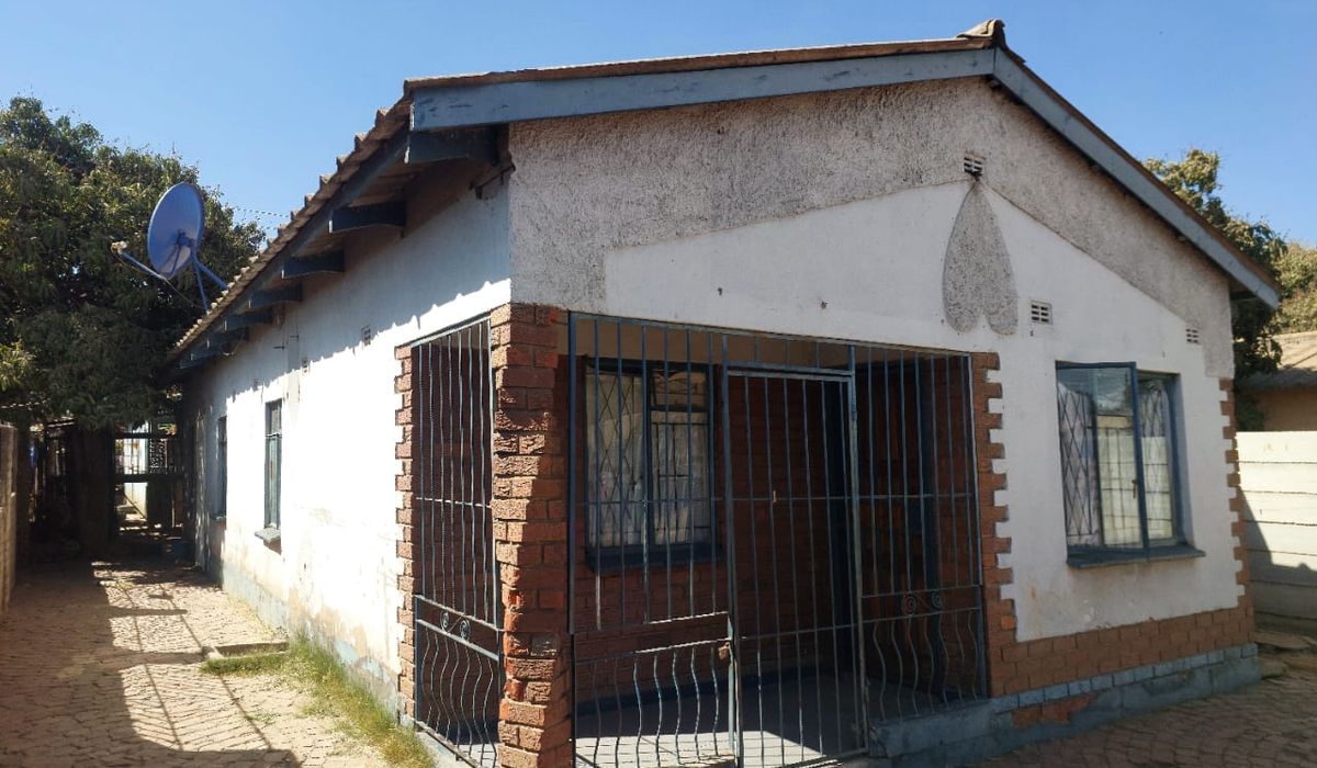 4 Bedroom House for Sale in Glen View 1 