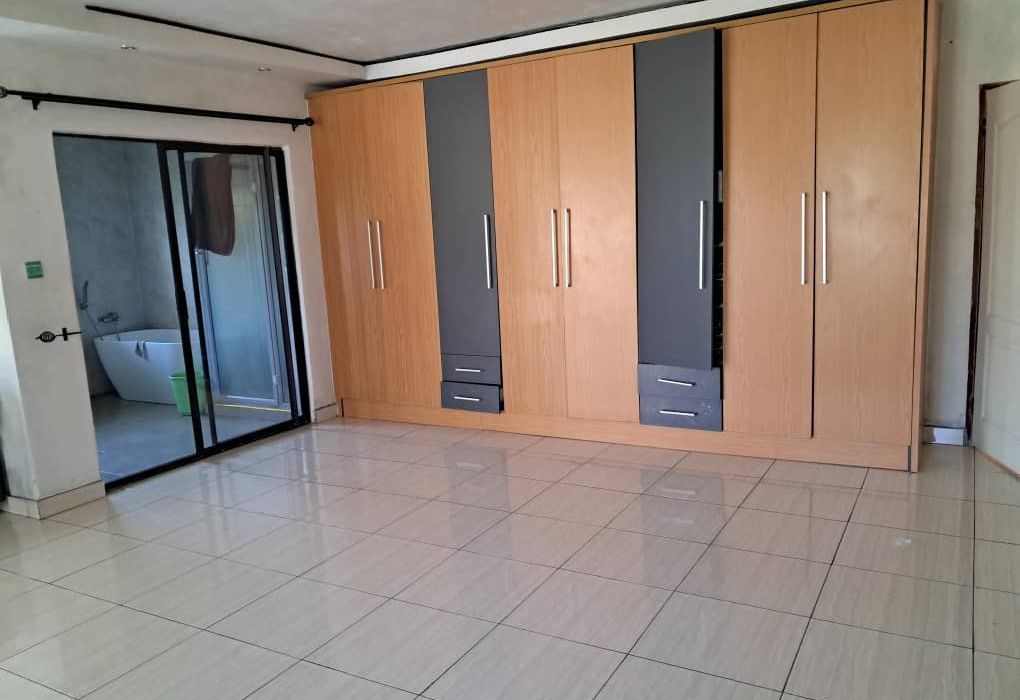 4 Bedroom House for Sale in Lochinvar 