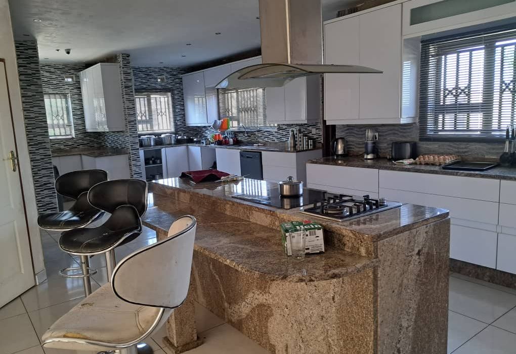 4 Bedroom House for Sale in Lochinvar 