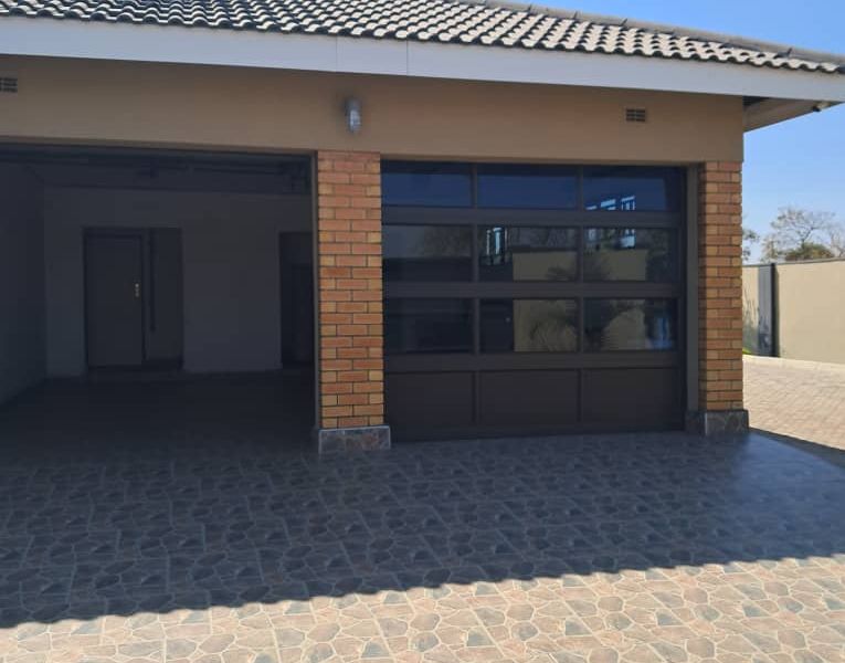 4 Bedroom House for Sale in Lochinvar 