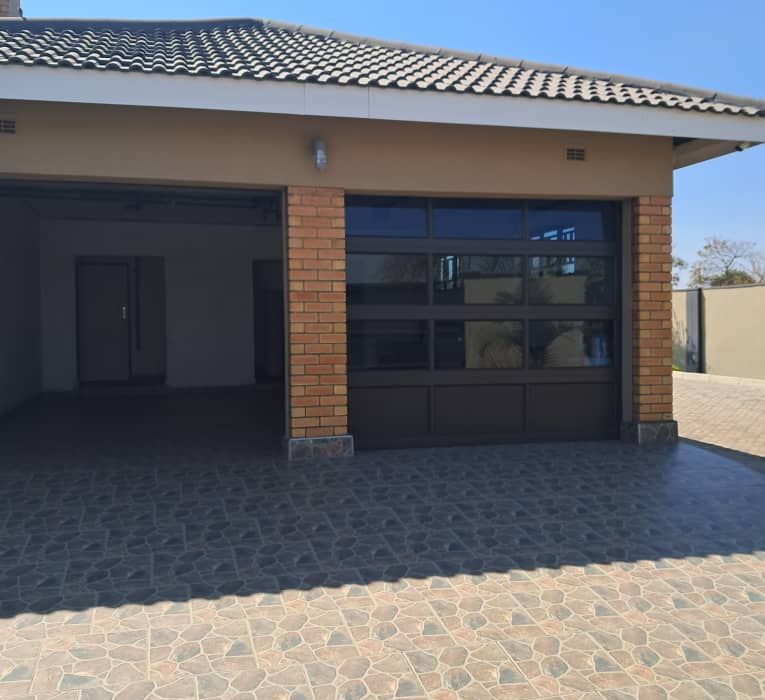 4 Bedroom House for Sale in Lochinvar 