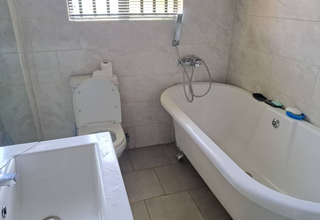 4 Bedroom House for Sale in Lochinvar 