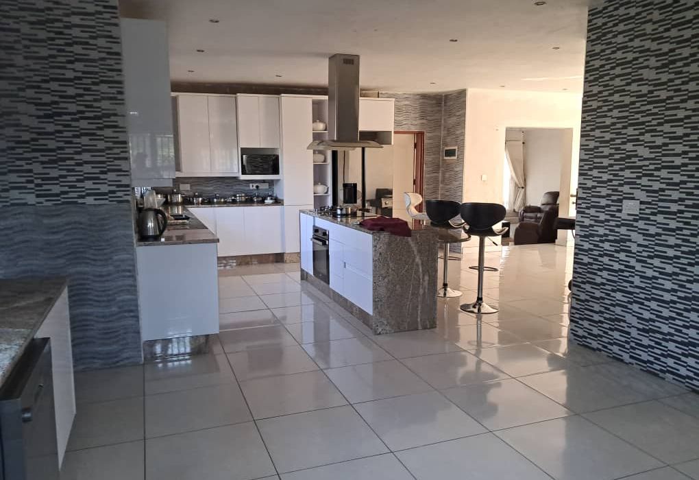 4 Bedroom House for Sale in Lochinvar 