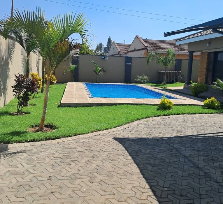 4 Bedroom House for Sale in Lochinvar 