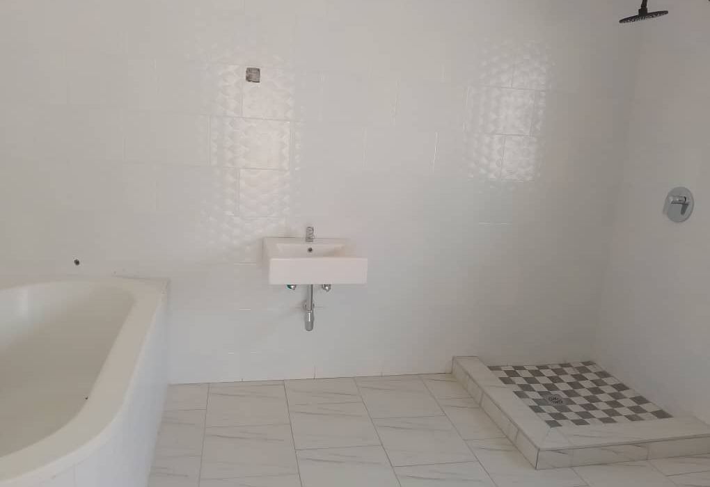 4 Bedroom House for Sale in Madokero 